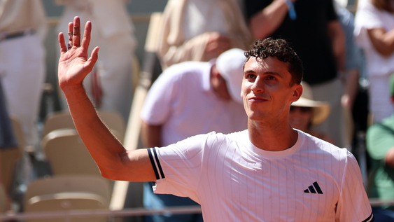 Batacazo argentino en París: Juan Manuel Cerúndolo sacó al máximo favorito de Roland Garros. Batacazo argentino en París: Juan Manuel Cerúndolo sacó al máximo favorito de Roland Garros.