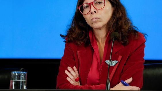 Silvina Batakis, ministra de Economía de la Nación, al anunciar la baja del gasto público. (AP)