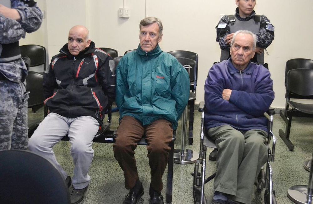 Los curas Horacio Corbacho y Nicola Corradi quieren que se reviertan sus altas e históricas condenas a prisión de 45 y 42 años, respectivamente. Foto: Orlando Pelichotti  / Los Andes