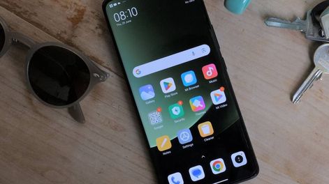 Cuántas horas de trabajo se necesitan para comprar un smartphone en Argentina y otros países de Latinoamérica. (Coman Hamilton/DPA)