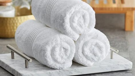 Conocer el significado de las toallas blancas de hotel, permite también imitar su limpieza en casa.