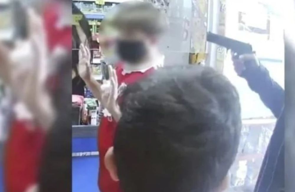 El Ladrón disparó a centímetros de un niño para hacerse con el botín.