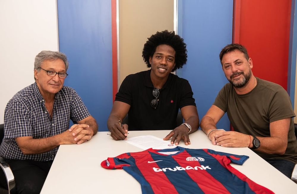 San Lorenzo presentó al colombiano Carlos Sánchez / Prensa San Lorenzo.