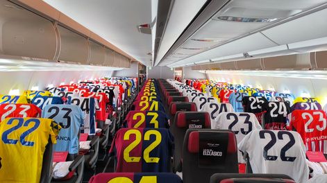 Iberia transmitió El Clásico español en pleno vuelo y sorprendió a los pasajeros con camisetas y premios