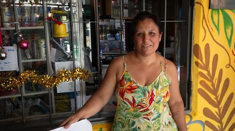 Los Andes | Casi 100 personas en situación de calle comieron y celebraron la Navidad juntas en un kiosco de Godoy Cruz. Foto: Ignacio Blanco / Los Andes.