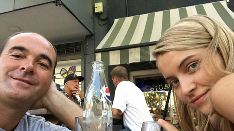 Marcelo Antolínez junto a u hija Azul, en 2019.