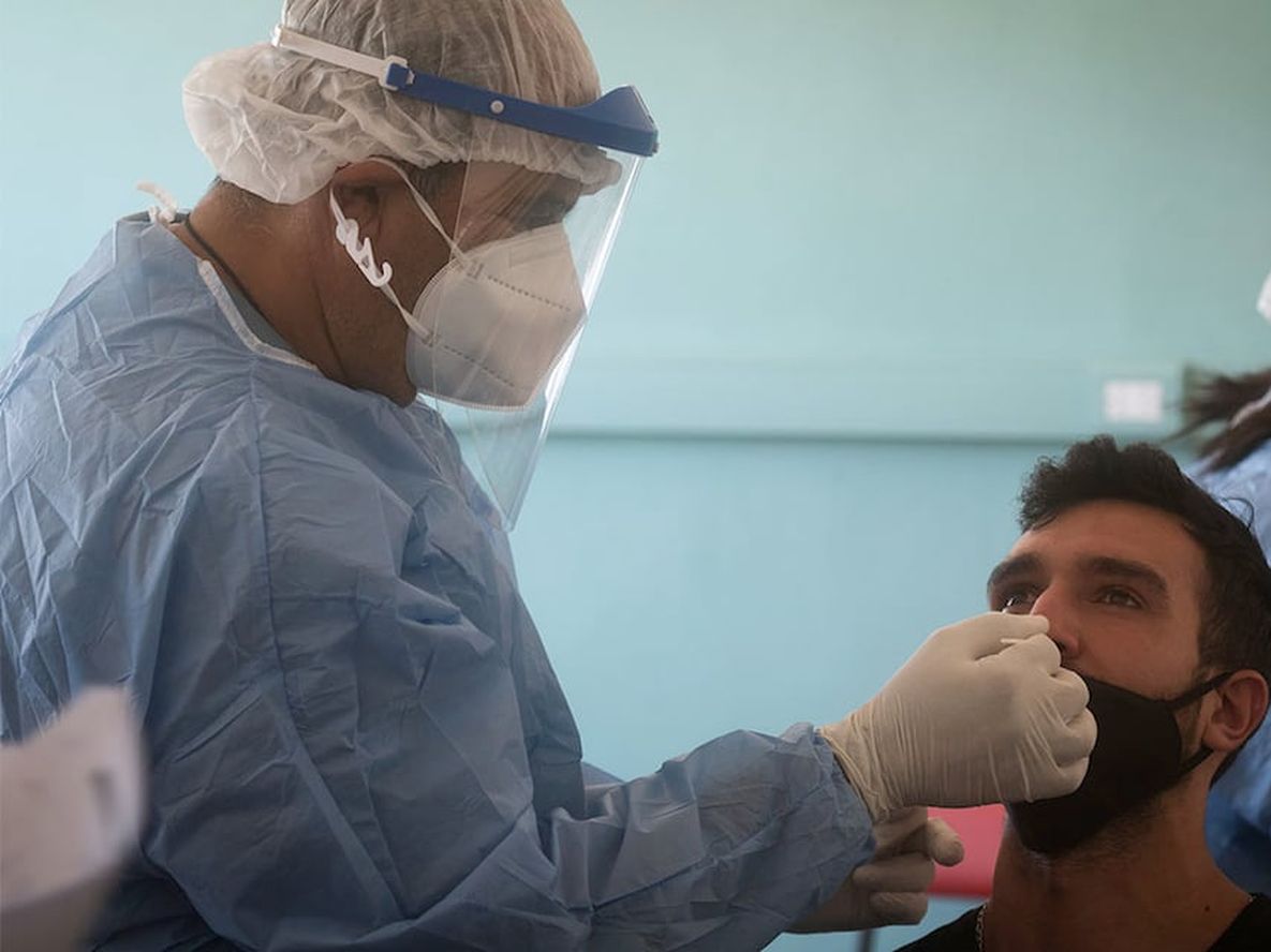 Pacientes reconocen haber estado enfermos y que se los diagnosticó como una “gripe común” sin haber sido hisopados. Foto: Ignacio Blanco / Los Andes