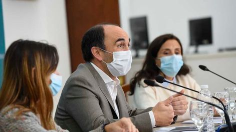 Los Andes | Censaron en lectura a los alumnos de Mendoza. Mercedes Monzón (directora de Evaluación de Calidad Educativa), José Thomas (director General de Escuelas) y Silvina Del Pópolo (directora de Planificación de Calidad Educativa).