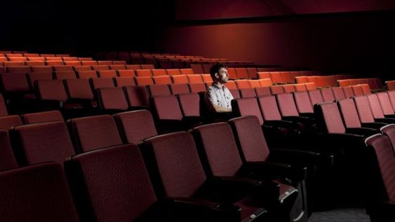 Muchas películas son una parábola de la ausencia de una cultura de valores, de la desidia e irresponsabilidad política, de la dejadez de conciencia social.