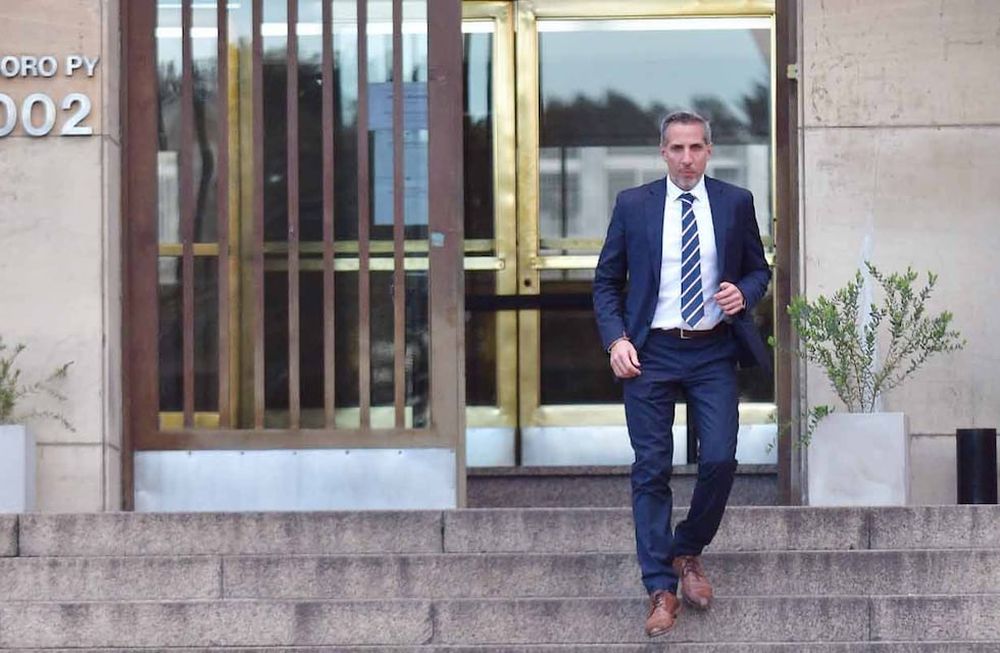 El Fiscal Diego Luciani saliendo de comodoro py. Foto Clarin