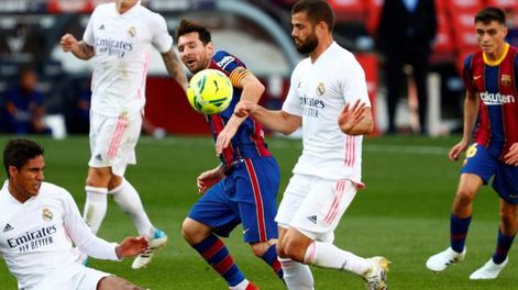 Barcelona y Real Madrid, los únicos clubes que quedan en pie en la polémica Superliga, que no se jugará. / archivo