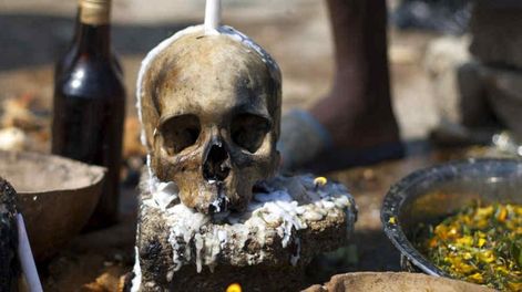 Todo es posible en el país donde surgieron las leyendas de los zombis, el vudú y otras creencias sincréticas.