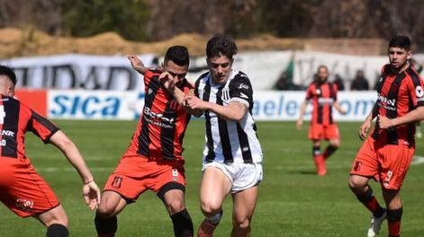 Por la 30° fecha de la Primera Nacional, Gimnasia y Esgrima recibe a Defensores de Belgrano. / Mariana Villa (Los Andes).