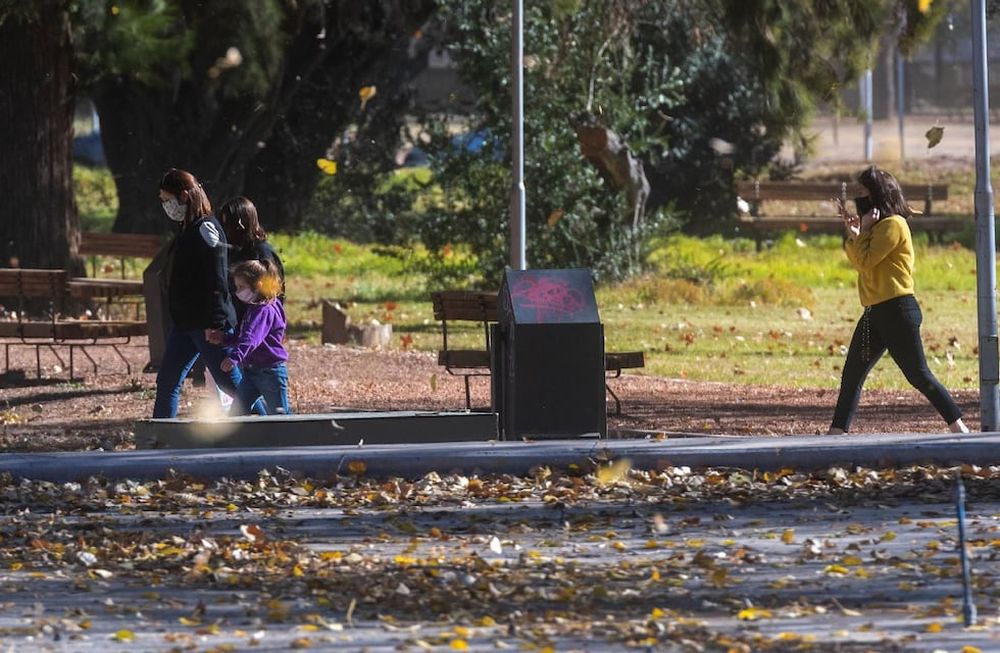 “Algo nublado con poco cambio de la temperatura y zonda en precordillera” es o que predijo la Dirección de Agricultura y Contingencias Climáticas para este viernes.