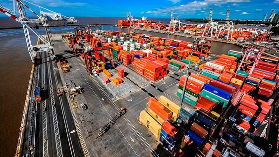 Los cursos y seminarios apuntan tanto a quienes están comenzando su camino exportador, como para aquellos que ya son exportadores y tienen potencial para diversificarse y expandirse hacia nuevos mercados.