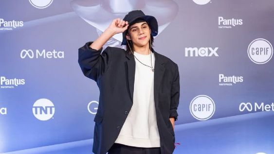 El jovencísimo cantante rosarino Valentino Merlo llega a Mendoza este domingo.