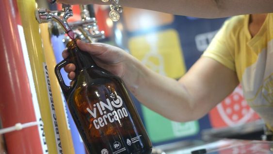 Vino en envase retornable: la recepción de la gente y sus desafíos