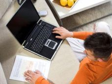 Uno de cada diez jóvenes en la Argentina estudia y trabaja