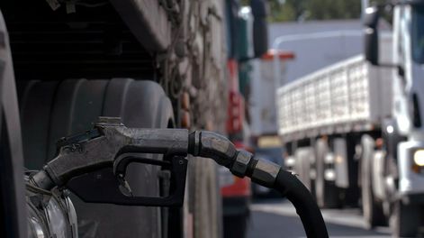 Los Andes | De no resolverse en los próximos días el faltante de combustible, advierten que podría complicarse el traslado de mercaderías,  Foto: Orlando Pelichotti / Los Andes