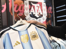 La camiseta oficial de la Selección Argentina para el Mundial 2026 cuesta $179.999 La camiseta oficial de la Selección Argentina para el Mundial 2026 cuesta $179.999