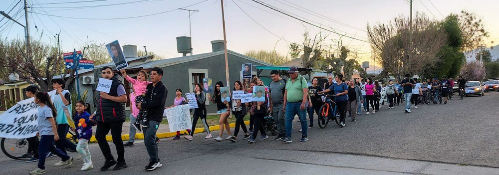 La movilización recorrió el centro de la Villa de San Carlos hacia la Comisaria 18 con la clara consigna de Justicia.