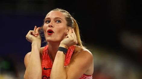 Estos deportistas comparten contenido subido de tono a la web para costear sus carreras.