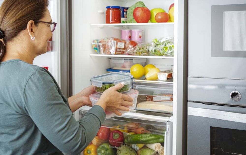 Los errores diarios al guardar mal los alimentos en la heladera generan bacterias que se multiplican y provocan intoxicaciones.