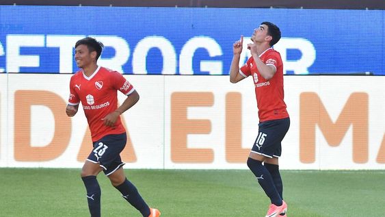 Telam, Buenos Aires, 06 de diciembre de 2020: Alan Soñora (15),  festeja el primer gol de Independiente que enfrenta a Defensa y Justicia en el estadio Libertadores de América, por la sexta fecha del Grupo 2 de la Copa Diego Armando Maradona.Foto: Alfredo Luna/Pool ARGRA/cf/Telam