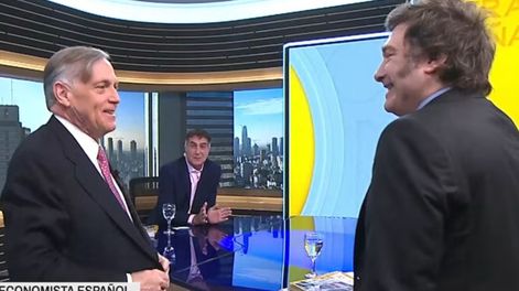 Cual fanático, Javier Milei irrumpió en el programa de Laje para sorprender en vivo a un economista español