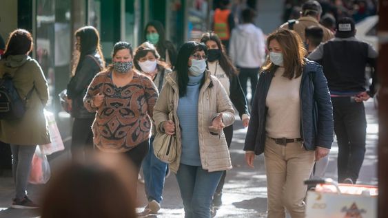 Además del riesgo de contraer coronavirus, también hay consecuencias preocupantes para los que se contagiaron. Ignacio Blanco / Los Andes