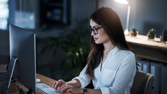 El rol de la mujer y el retraso en la aparición de la presbicia