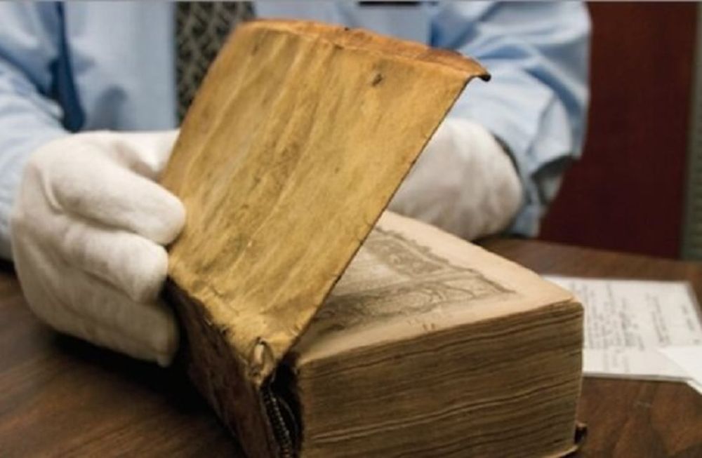 Se trata de un ejemplar de Des destinées de l’âme (Los destinos del alma) que había pertenecido al bibliófilo francés Ludovic Bouland - Maxisciences