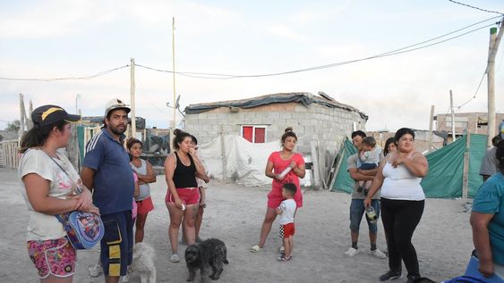 Alrededor de mil familias de El Algarrobal reclaman por agua para uso domestico.Son familias que viven en viviendas precarias que carecen de todos los servicios públicos.Foto: Mariana Villa / Los Andes
