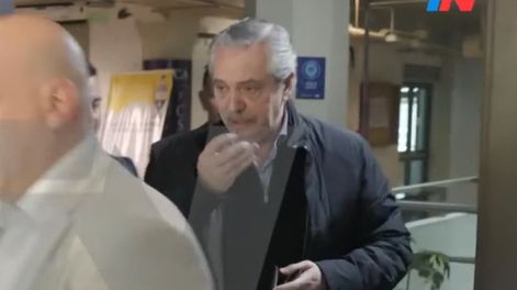 Con custodia, Alberto Fernández evitó a la prensa y votó a las apuradas: Vine a defender la democracia, solo eso