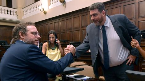 Los Andes | Legislatura Provincial, Cámara de Senadores, Debate por Cerro AmarilloSenadores  Martín Kerchner y Lucas Ilardo Foto: Orlando Pelichotti
