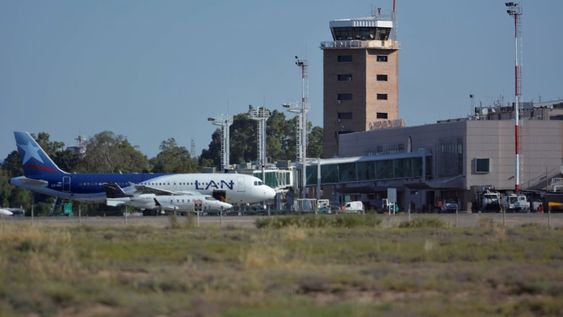 Cierre del aeropuerto de Mendoza: dejarían de viajar 6.180 personas por día