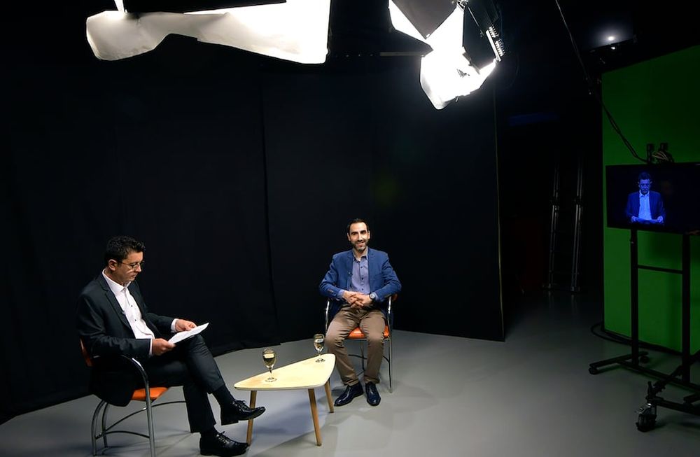 Ciclo Pilares. Un espacio para debatir y analizar el progreso y desarrollo de la provincia. Tercer encuentro: Educación.Se realizó en canal U, el encuentro con hacedores de la educación.Laura Horta (Decana de la facultad de Educación de la Universidad Maza),Ana Sisti (decana de la Facultad de Educación de la Universidad nacional de Cuyo), José Thomas (Director General de Escuelas), Alejandro Castro Santander (Director general del observatorio de  la Convivencia Escolar de la Universidad Católica de Cuyo), María Cristina Mendoza(directora ejecutiva de Junior Achievement Mendoza), Augusto Bernasconi (presidente de la Fundación Alquimia Creativa)y Damián Ortiz - en la foto- (Profesor de matemática , ganador concurso Docentes que inspiran 2022)Moderadores de Diario Los Andes: Néstor Sampirisi - en la foto - , Alejandra Vargas y Fernando ToledoFoto: Orlando Pelichotti