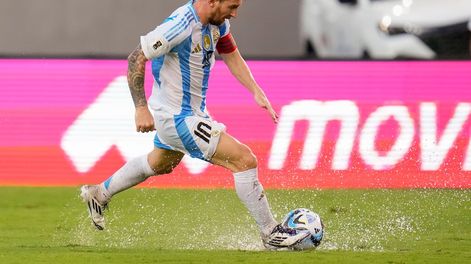 Los Andes | El capitán de Argentina, Lionel Messi, lleva la pelota en el partido contra Venezuela por las eliminatorias para el Mundial 2026 en Maturín, Venezuela, jueves 10 de octubre de 2024. (AP Foto/Ariana Cubillos)