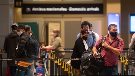Mendoza 09 de noviembre 2020 SociedadAeropuerto Internacional El PlumerilloMedidas de prevencion y protocolos sanitarios en cada etapa de los vuelos de Aerolineas Argentinas y en el aeropuerto  El Gobierno oficializo en las ultimas horas el pedido a la Nacion para que se incluya a Mendoza tambien entre las provincias autorizadas para recibir al turismo extranjero en el paisLa segunda edición de PreViaje ha demostrado ser un éxito, según informó el Ministerio de Turismo. Foto: Ignacio Blanco / Los Andes