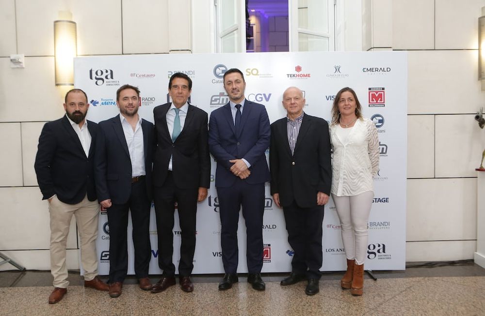 El economista Carlos Melconián y el candidato a vicepresidente Luis Petri con los asociados de TGA Auditores & Consultores: Federico Pelegrina, Enrique Griffouliere, Armando Griffouliere y Silvia Mateu.