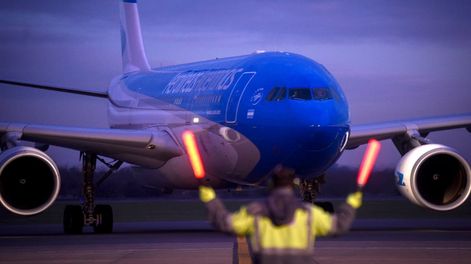 Los controladores aéreos levantaron el paro del jueves, pero ratificaron el del sábado.
