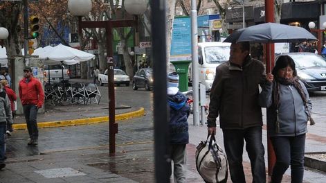 Alerta naranja por lluvias y vientos en Mendoza.