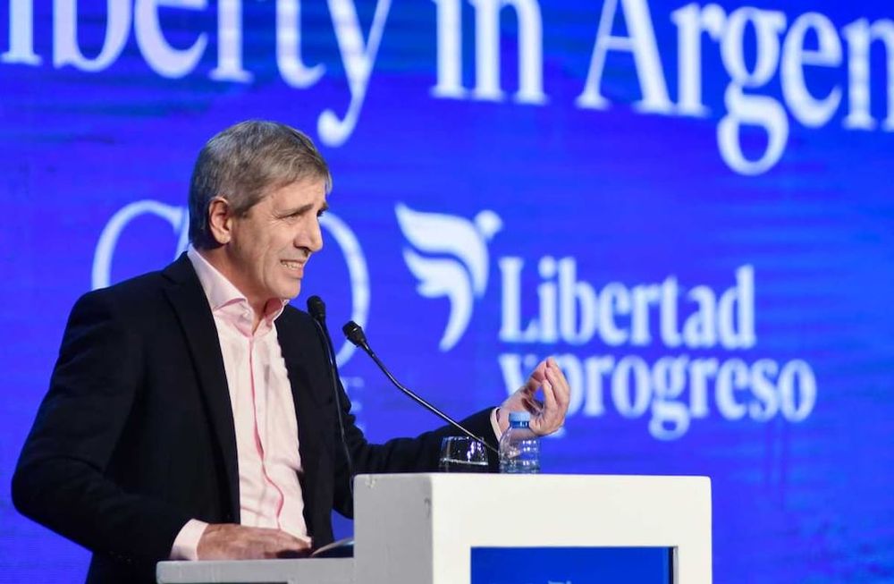 El ministro de Economía, Luis Caputo, durante su participación en un evento organizado por la Fundación Libertad y Progreso en la Ciudad de Buenos Aires. (NA)