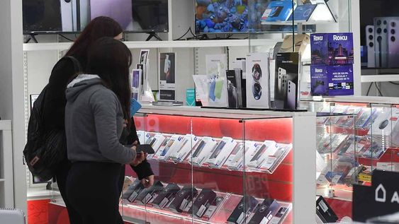 El declive acumulado en las ventas minoristas de los comercios pyme, en los primeros cinco meses del año, alcanza el 1,7%. Foto: José Gutierrez / Los Andes