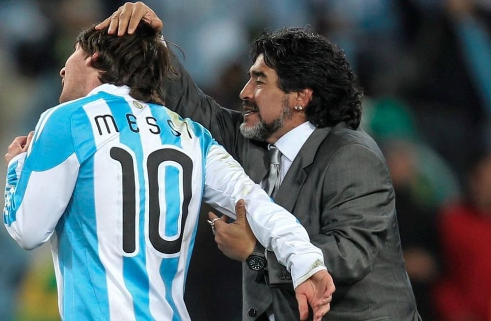 Los jugadores de fútbol que compartieron con Messi y Maradona en cancha
