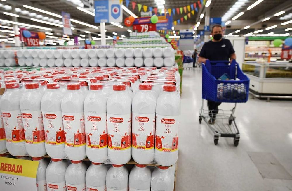 Distintas variedades de leche, queso cremoso, manteca, dulce de leche, yogures, queso untable y muzzarella se agregarán al programa de Precios Cuidados. Foto: José Gutierrez / Los Andes