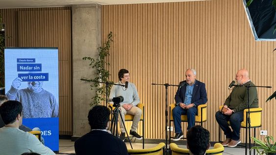 Raymond Schefer y Marcos Bruno, junto al periodista Claudio Barros, analizaron los desafíos de incorporar inteligencia artificial en las organizaciones sin perder de vista la estrategia, la cultura y el liderazgo, en la primera edición de Charlas Park, organizada por ADEN.