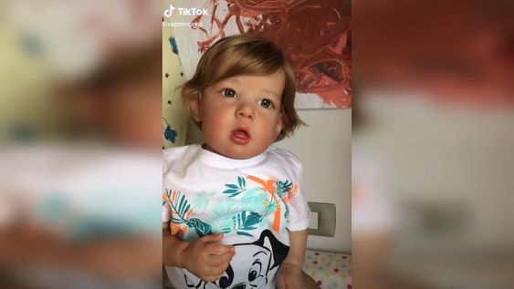 La usuaria compartió su diseño de un muñeco hiperrealista y marcó su postura respecto algunas críticas recibidas. Foto: Captura de video
