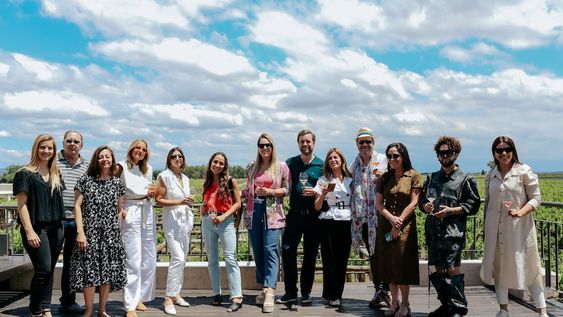 Mariana Encina, Marcelo López, Irene Ouet, Giuliana Panella, Nina Caram, Flor Dibatista, Muriel del Barco, Edward Holloway, Alicia Sisteró, Federico Croce, Rosario Díaz Araujo, Luca Salvo y Paula Crombas.