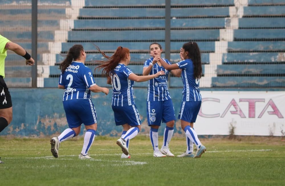 El Tomba no tuvo piedad con las debutantes. Con una impresionante goleada dejó sin respiro a Eva Perón. Ganó 18-0.